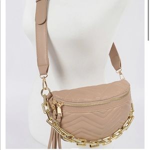Quilted Crossbody Bag WIth Oversized Chain NEW